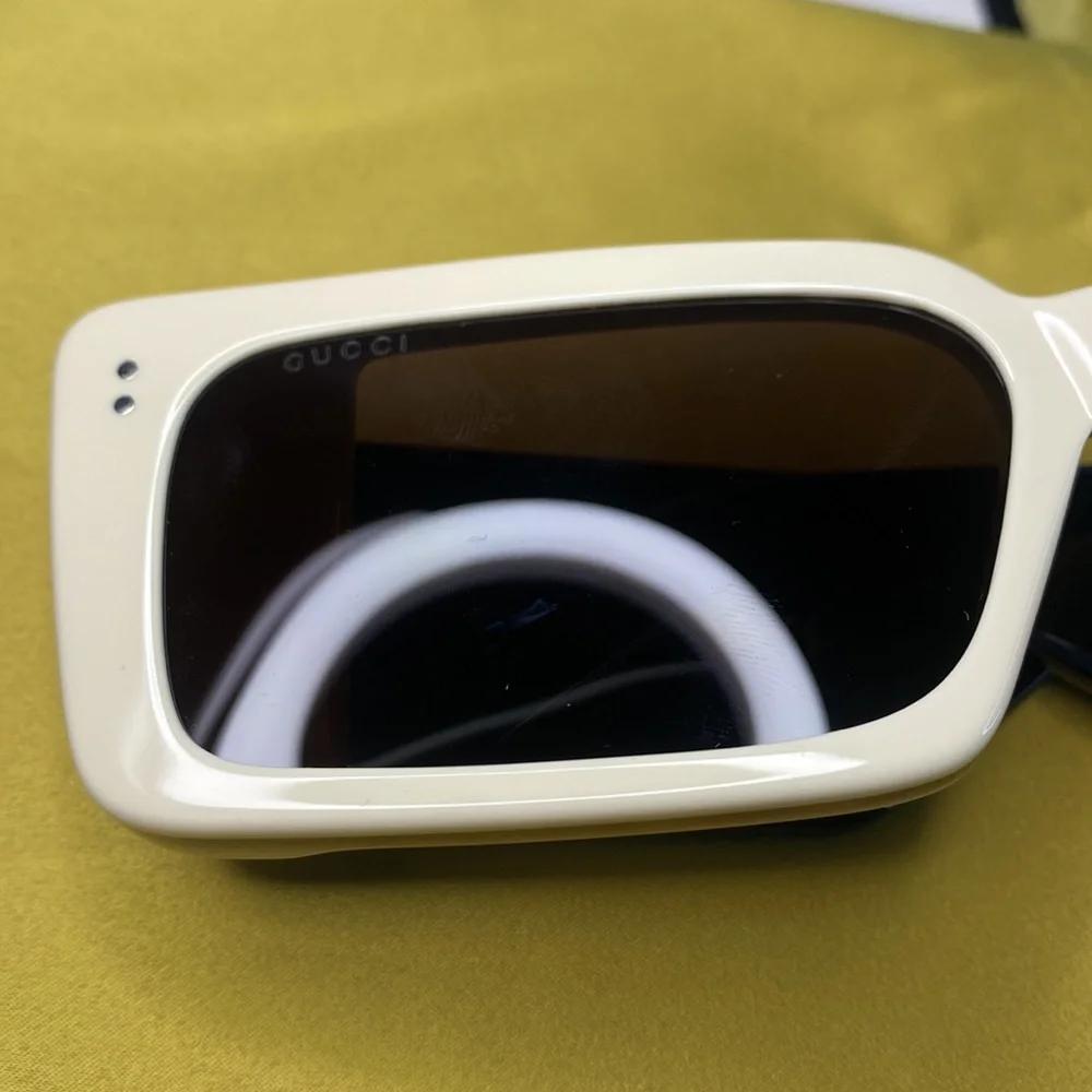 Authentic- New GUCCI Acetate Rectangular Flap GG0543S Sunglasses White Black - Picture 17 of 17